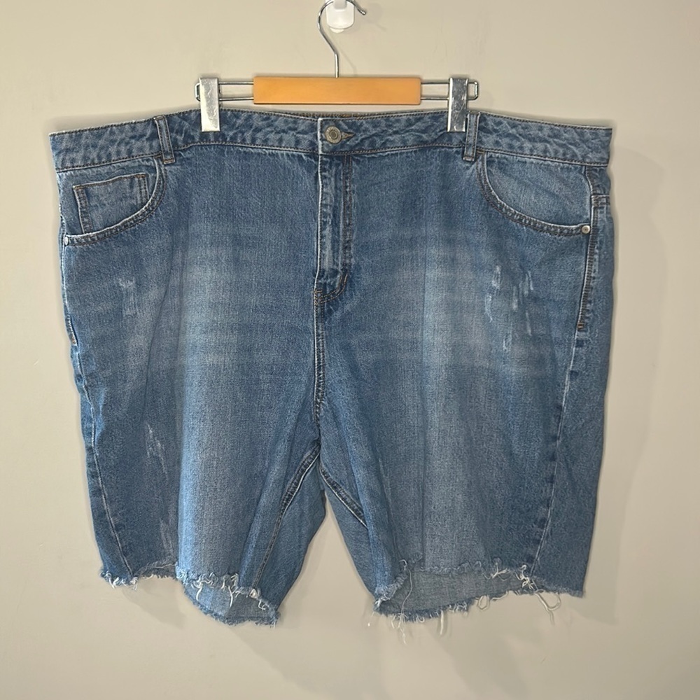 ELOQUII Elements Cutoff Denim Jean Shorts Blue Lightly Distressed Plus Women 24